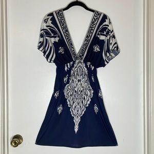 𝅺123 USA Beautiful blue and white dress.  Size‎ small.